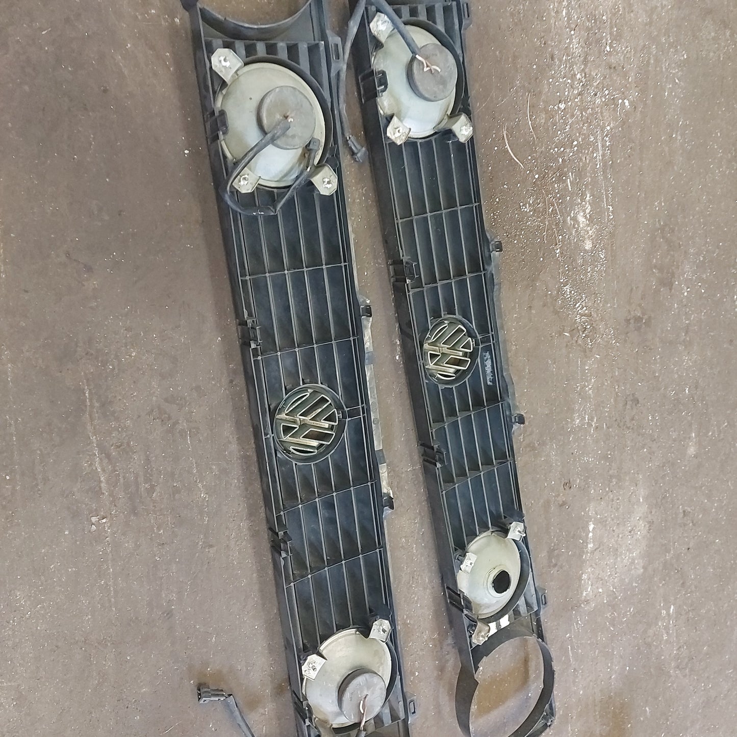 Cabriolet 4 Headlight GRILLE