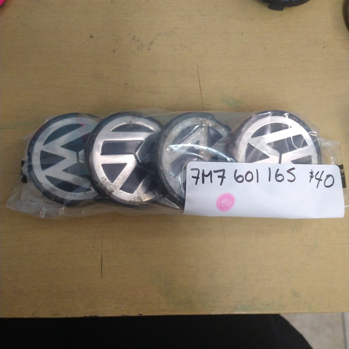 Centre Cap Set 7M7601165 (pink)