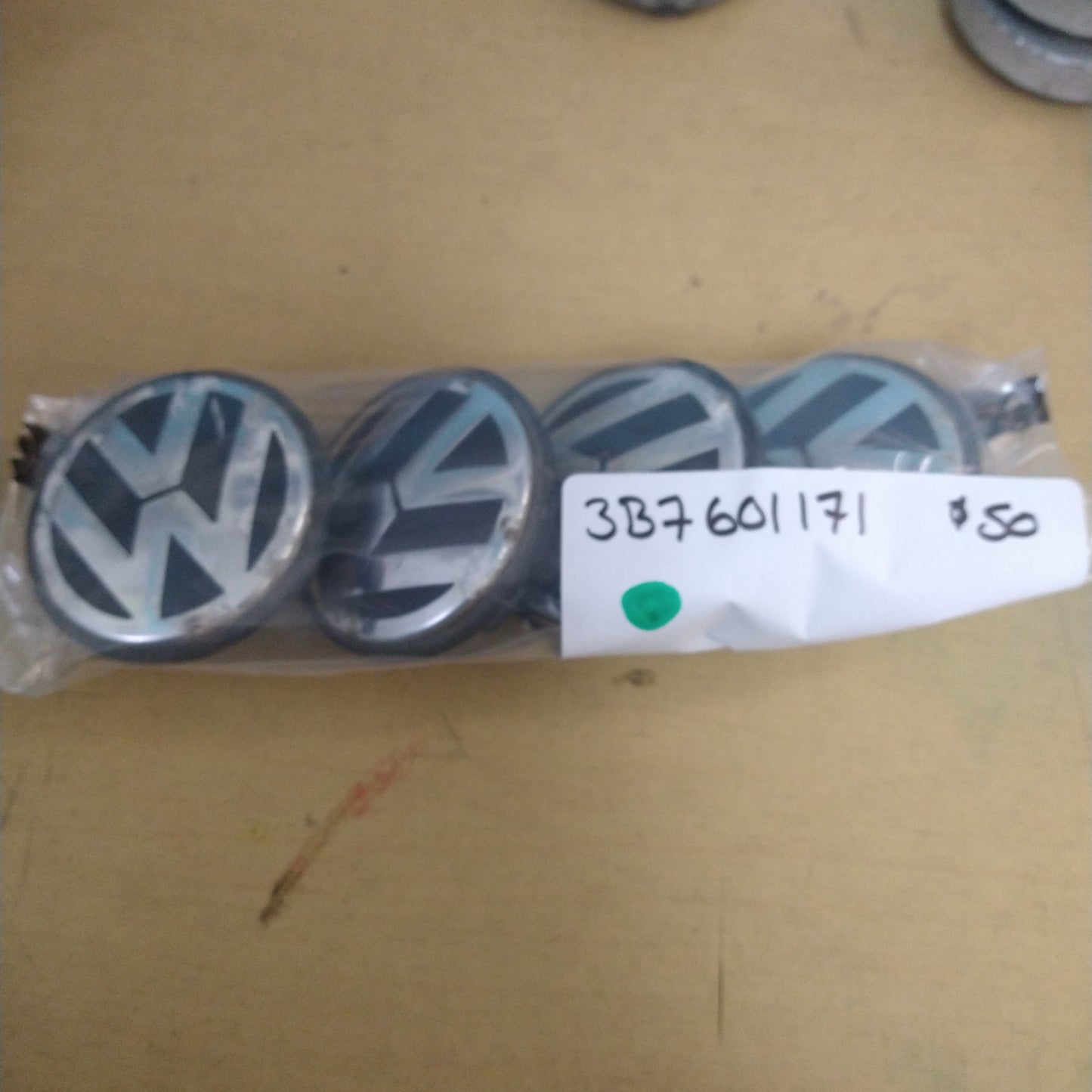 Wheel Center Cap SET 3B7601171 (green)
