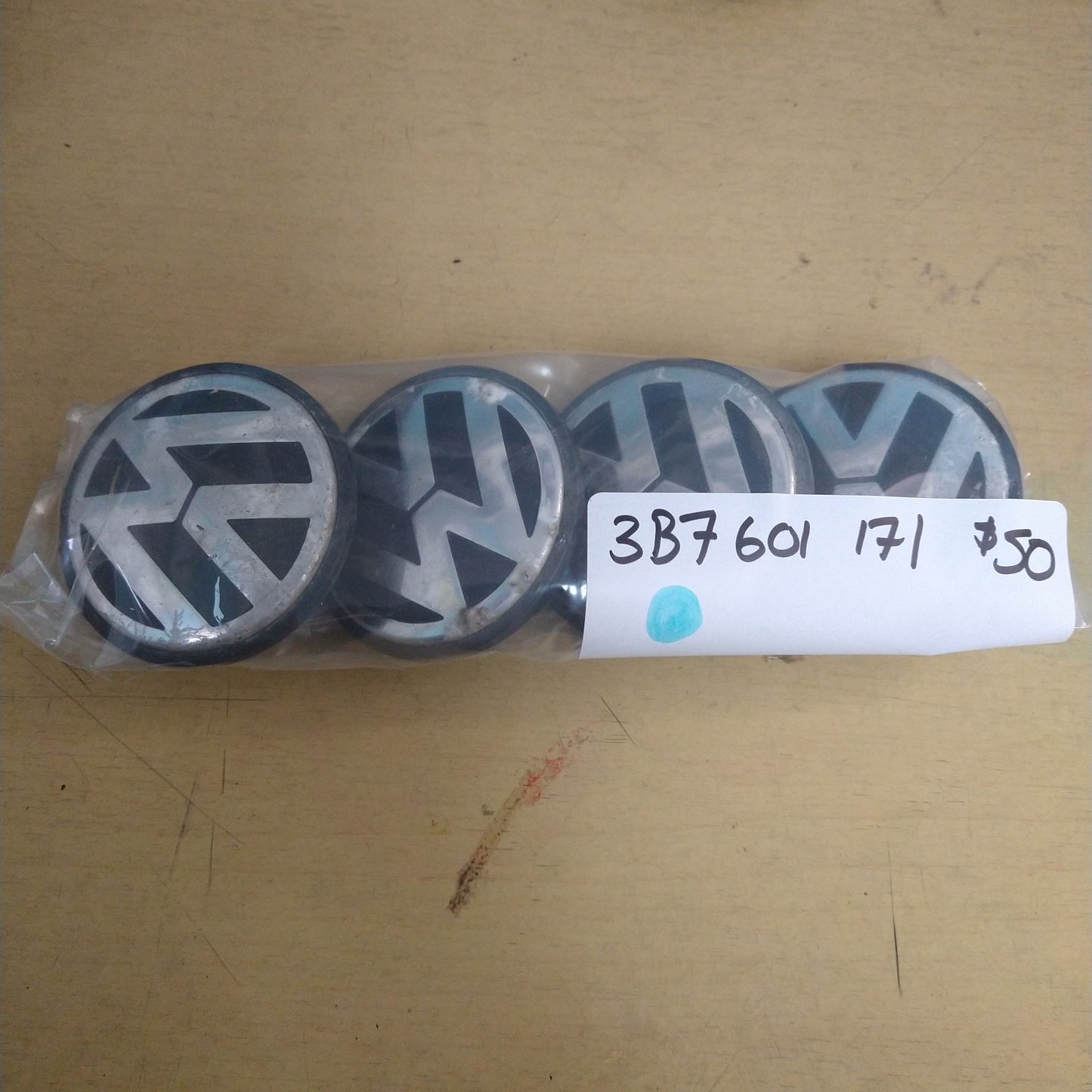 Wheel Center Cap SET 3B7601171 (blue)