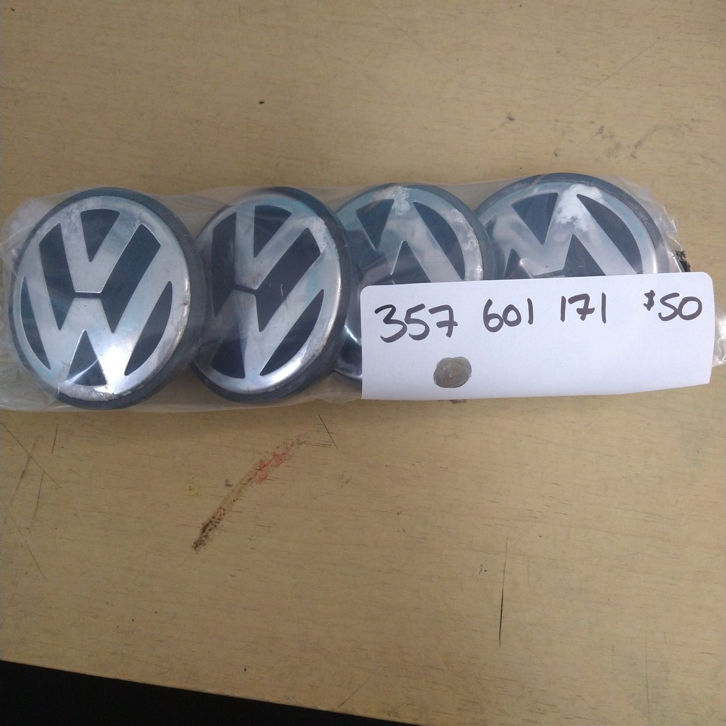 Wheel Center Cap SET 3B7601171 (gold)