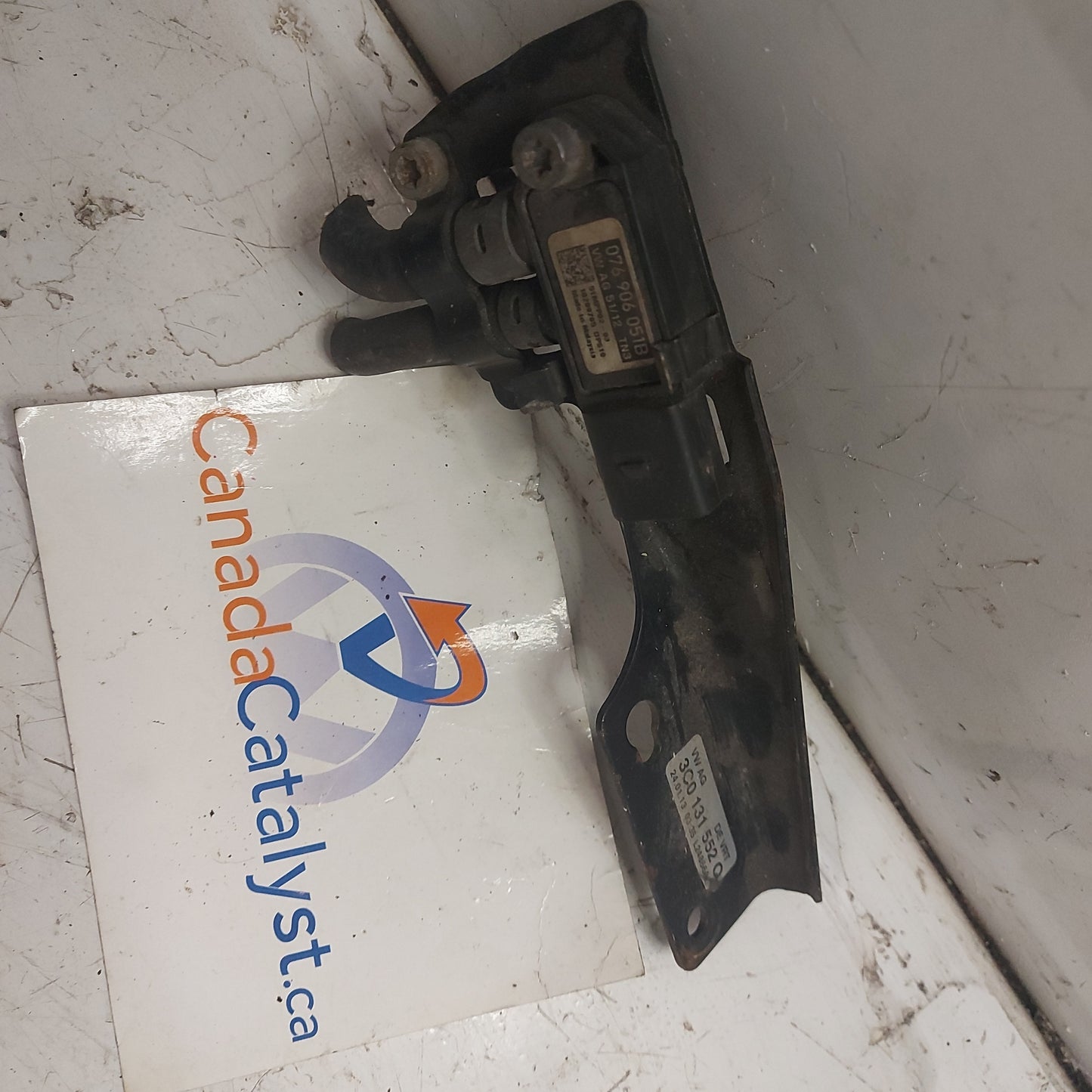 Commonrail exhaust sensor and bracket