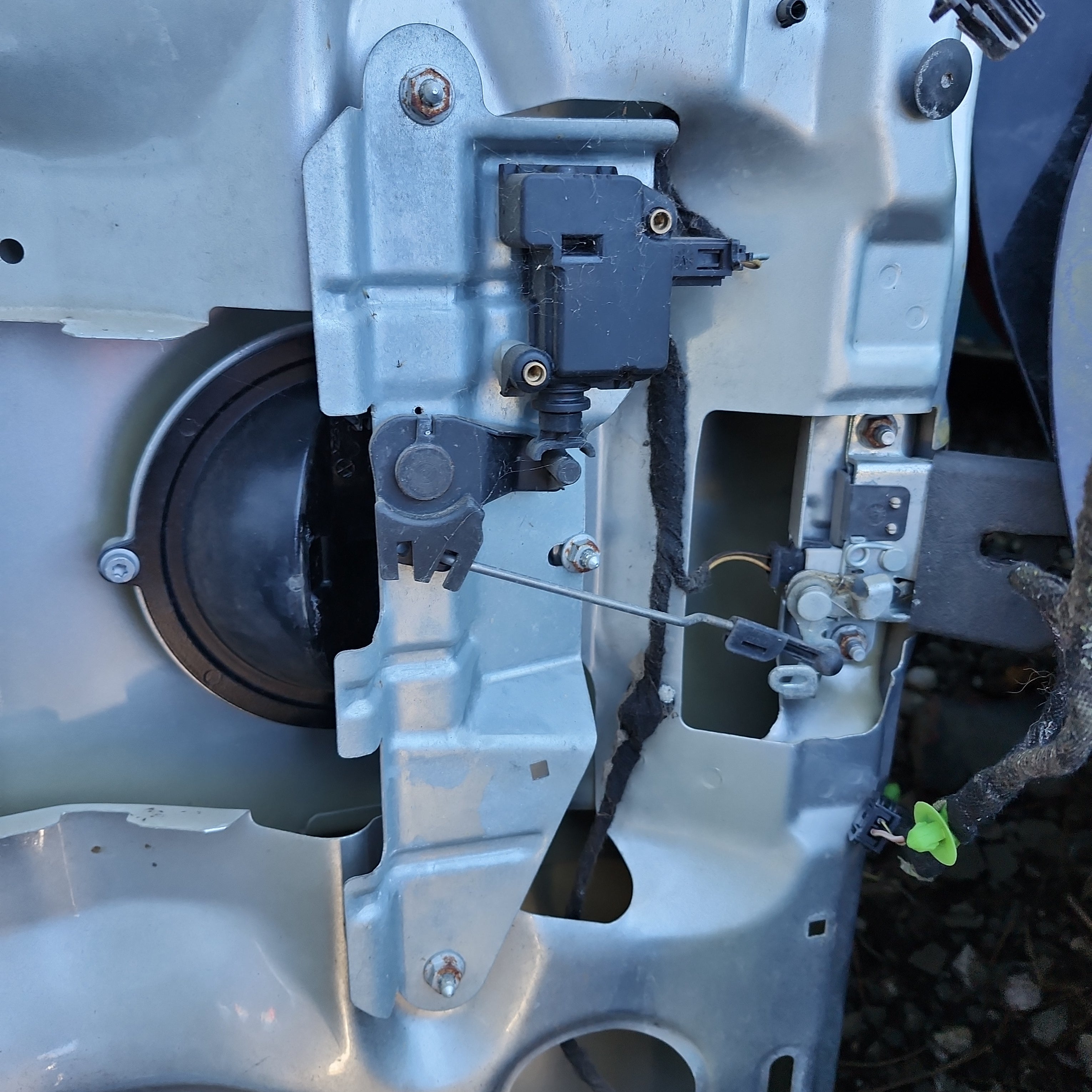 MK4 Jetta Trunk latch actuator V DUB HUB