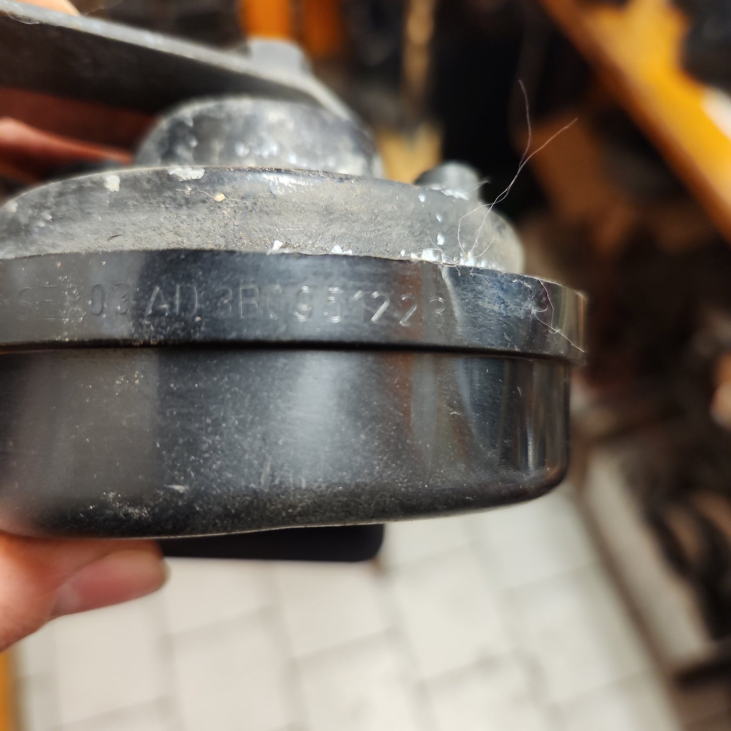 Klaxon TR99 HORN 0092018 with bracket