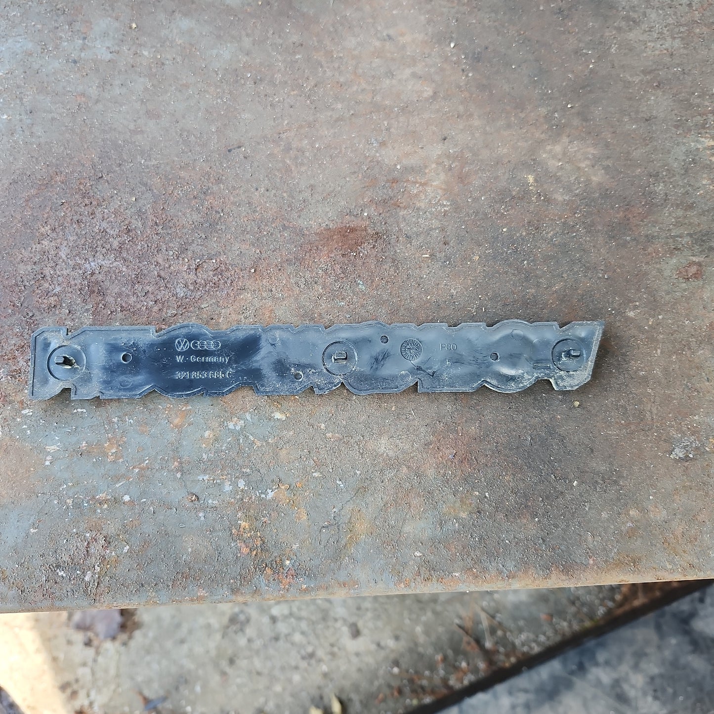 MK2 Volkswagen Badge 321853685C