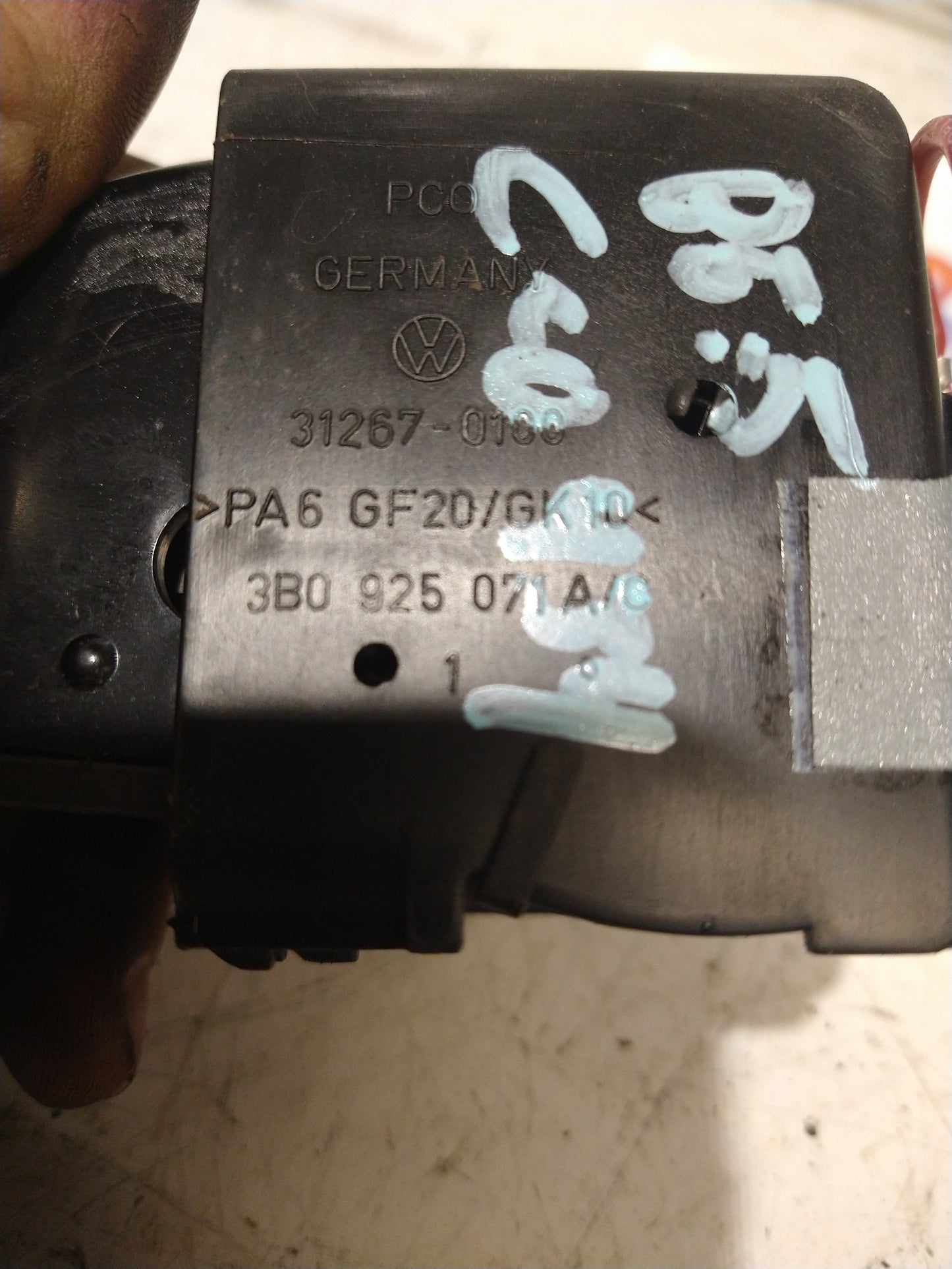 B5.5 REAR CENTRE ARMREST POWER OUTLET LIGHTER PORT 3B0925071A/C