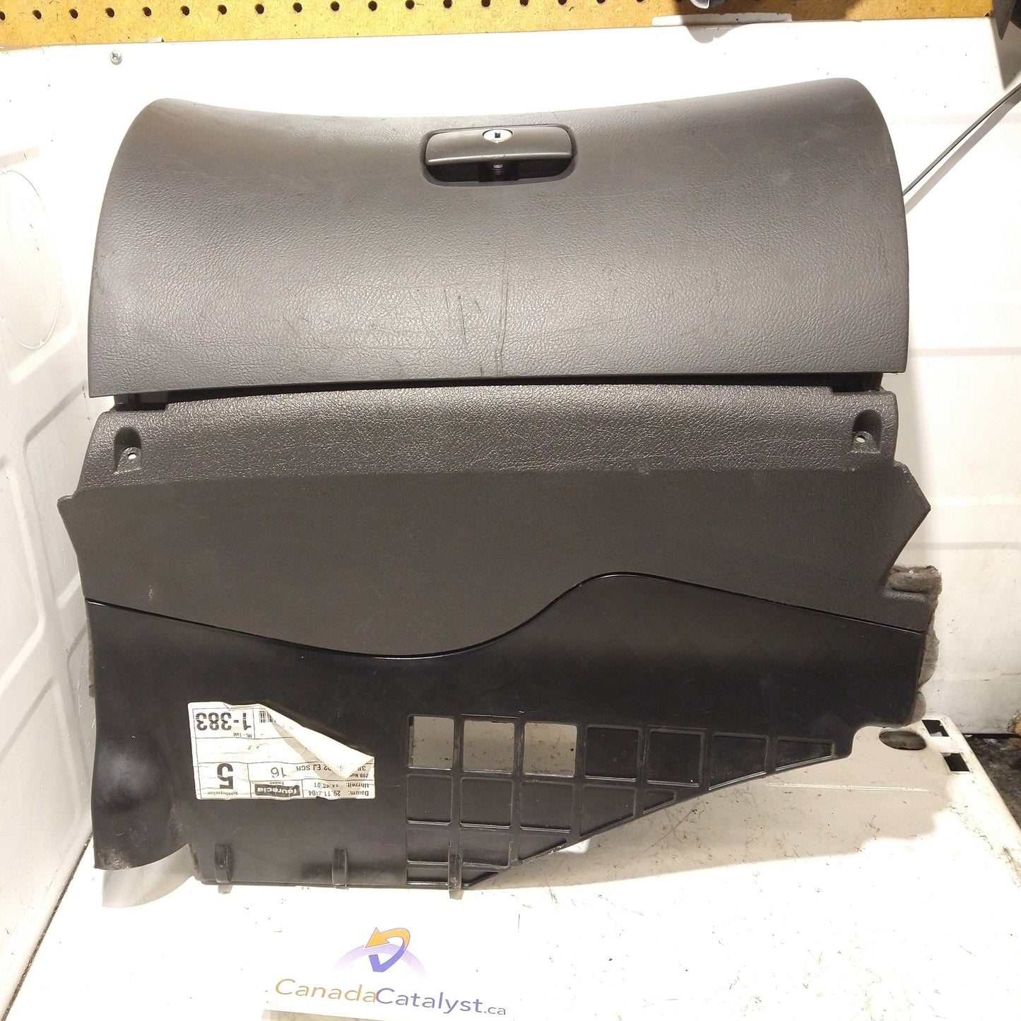 B5.5 Glove Box