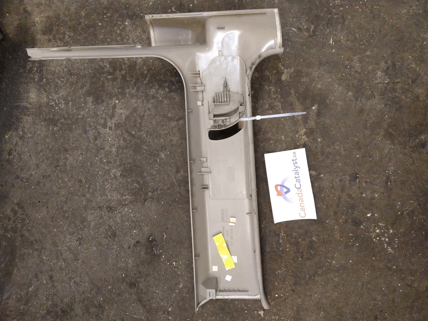 95-96 T4 Passenger Upper B Pillar TRIM 705867240A