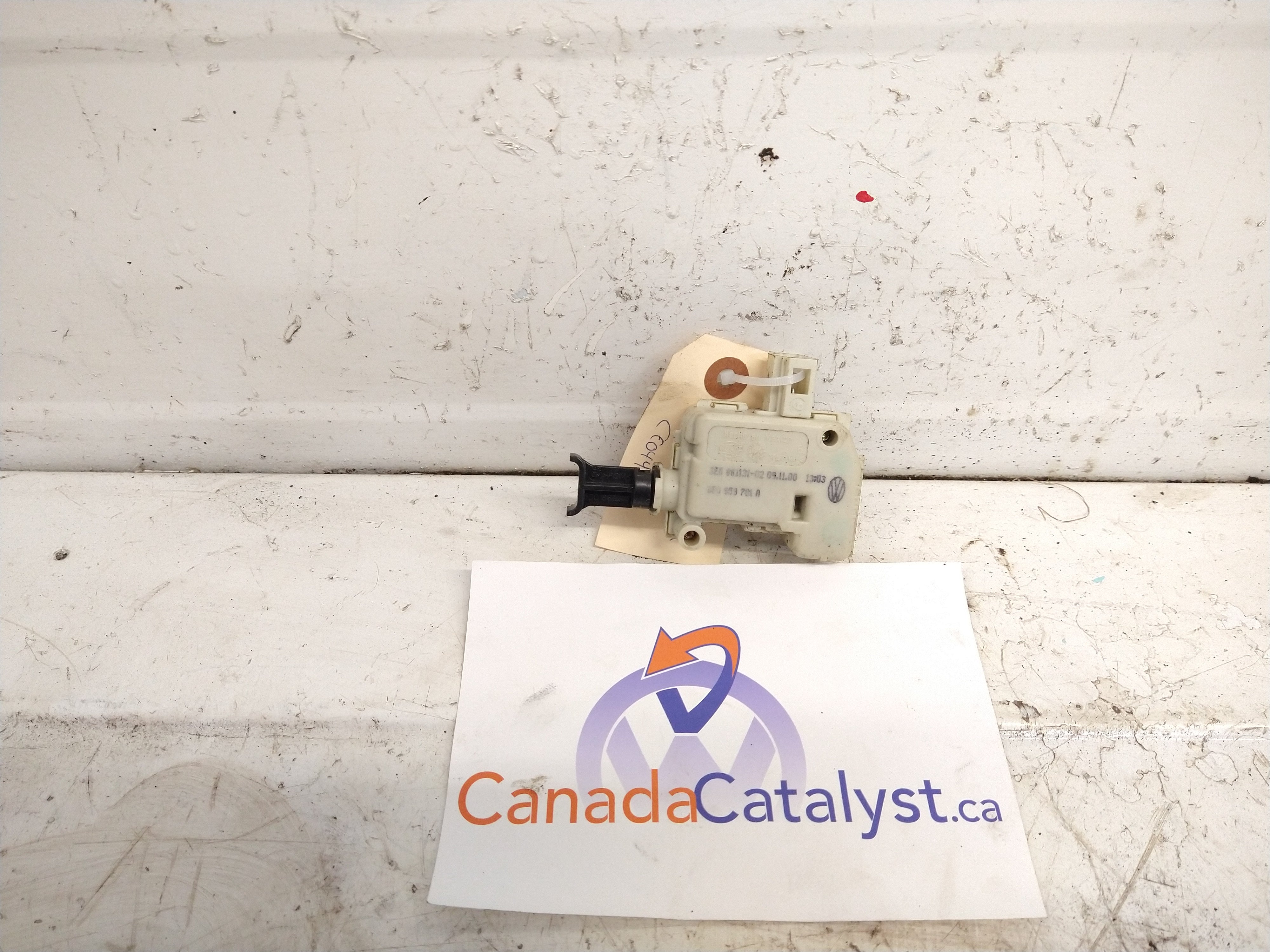 New Beetle Trunk Lock Actuator 380959781A V DUB HUB