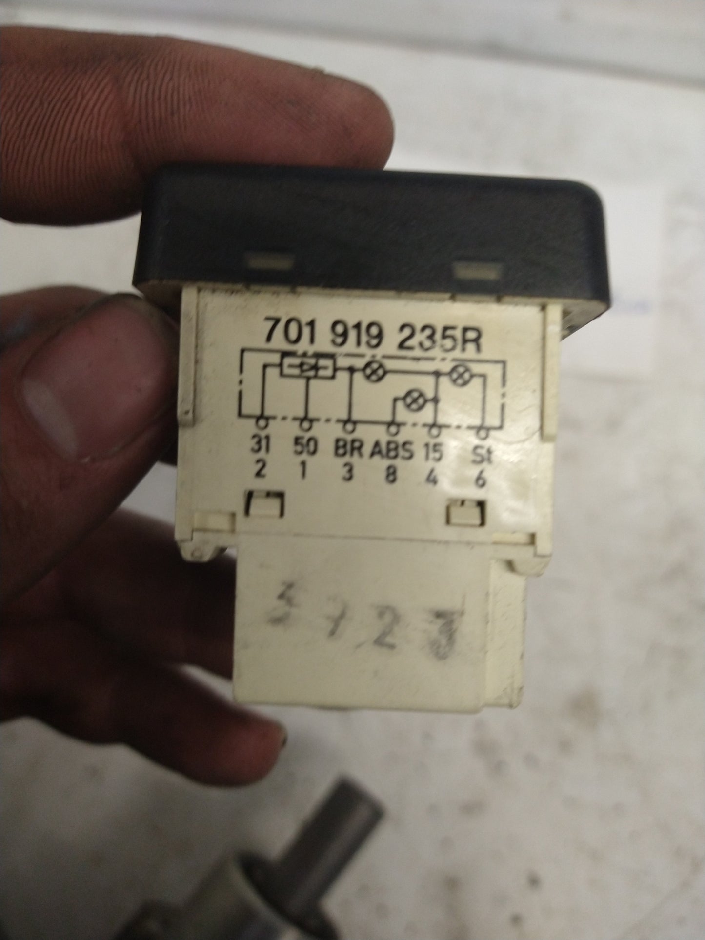 T4 B3 Dual Circuit Warning Lamp 701919235R