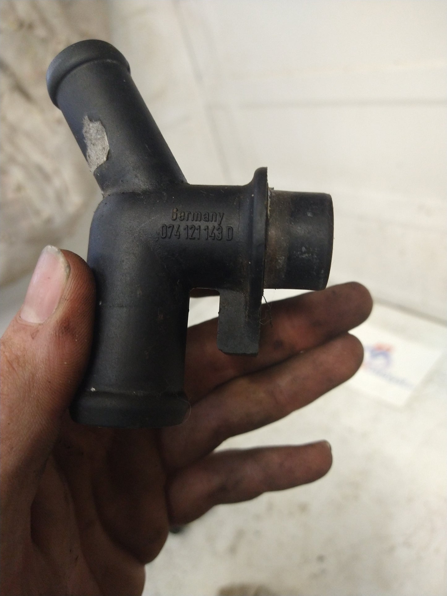 T4 RADIATOR RESERVOIR FLANGE 074121143D