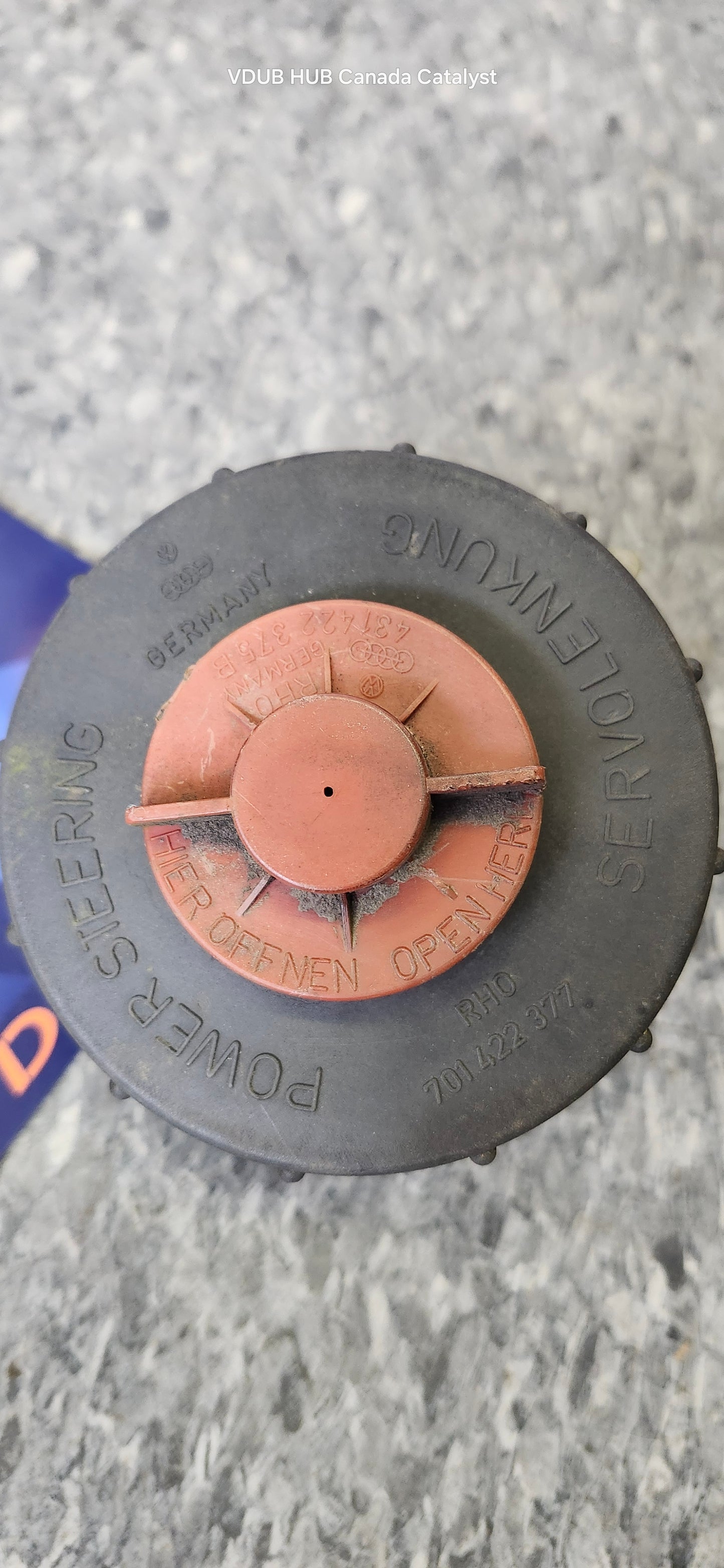 Cabriolet Power Steering Fluid Reservoir