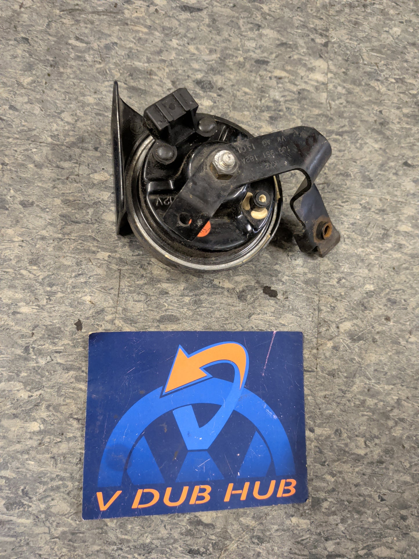 Klaxon TR99 HORN 0092018 with bracket)
