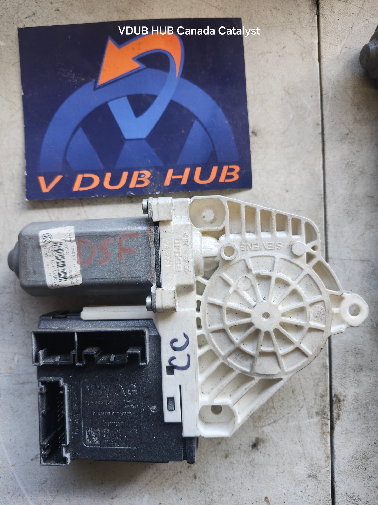 CC Driver Side Front Window Motor 3C8959701