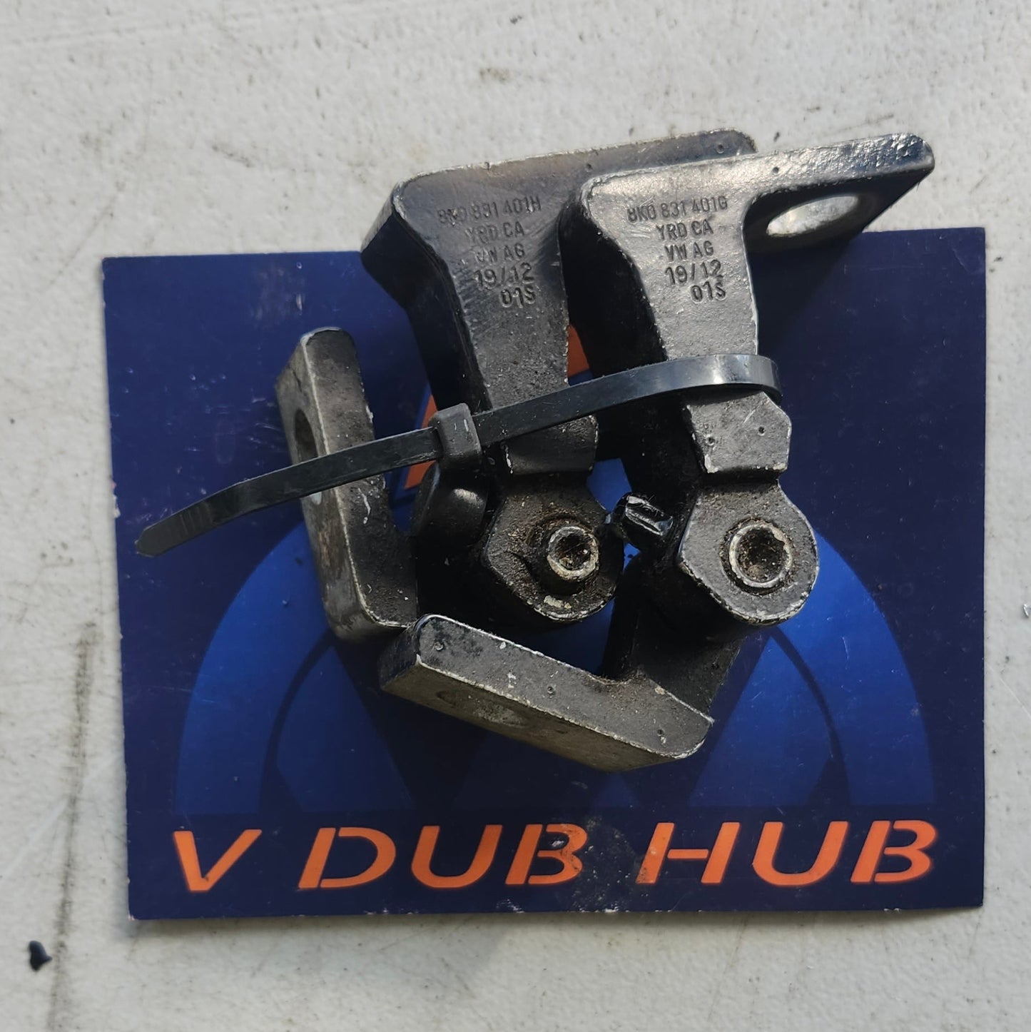 MK6 Front Driver Side Door HINGE SET 8K0831401H 8K0831401G