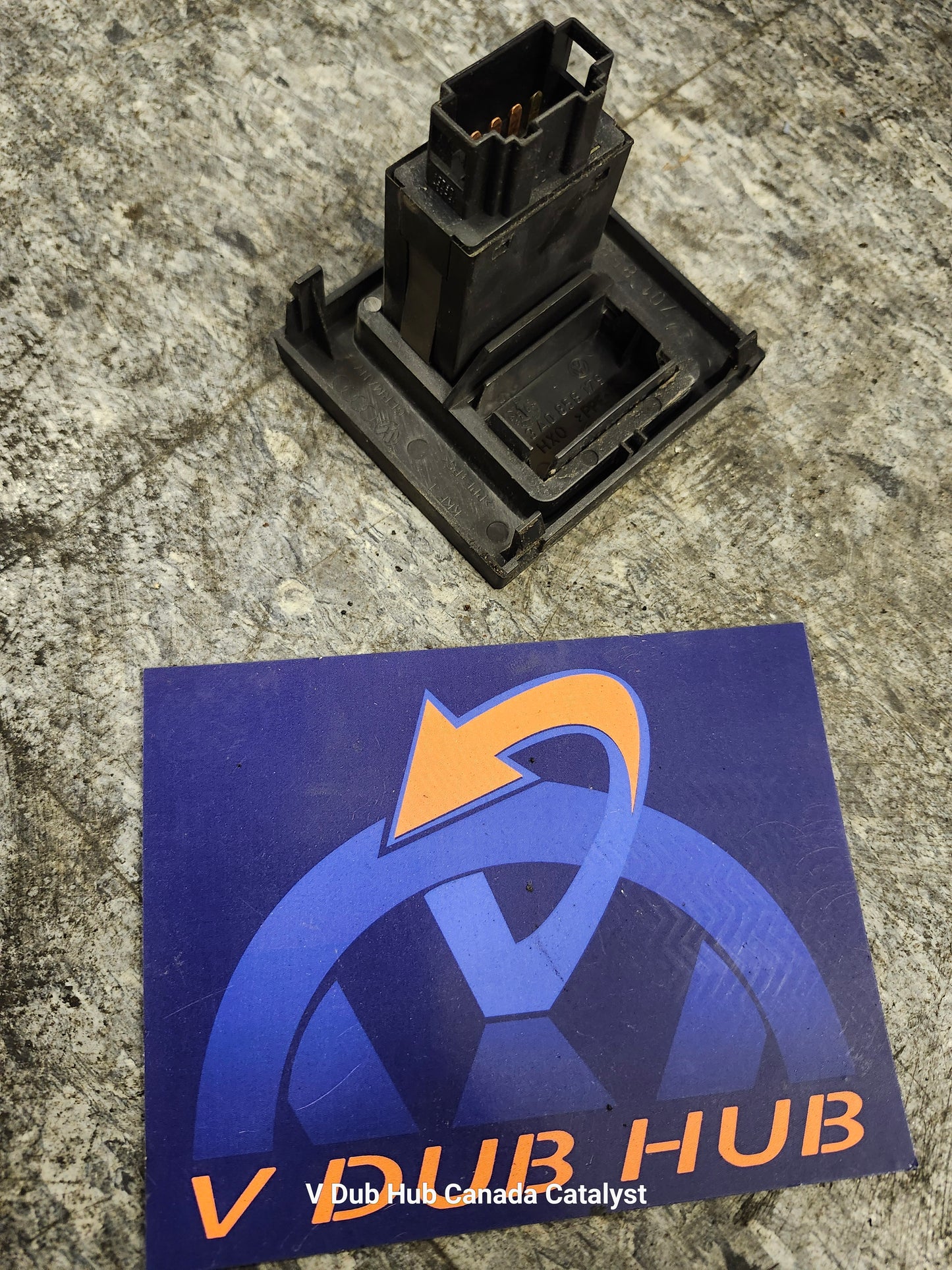 T4 Hazard and holder 701858139