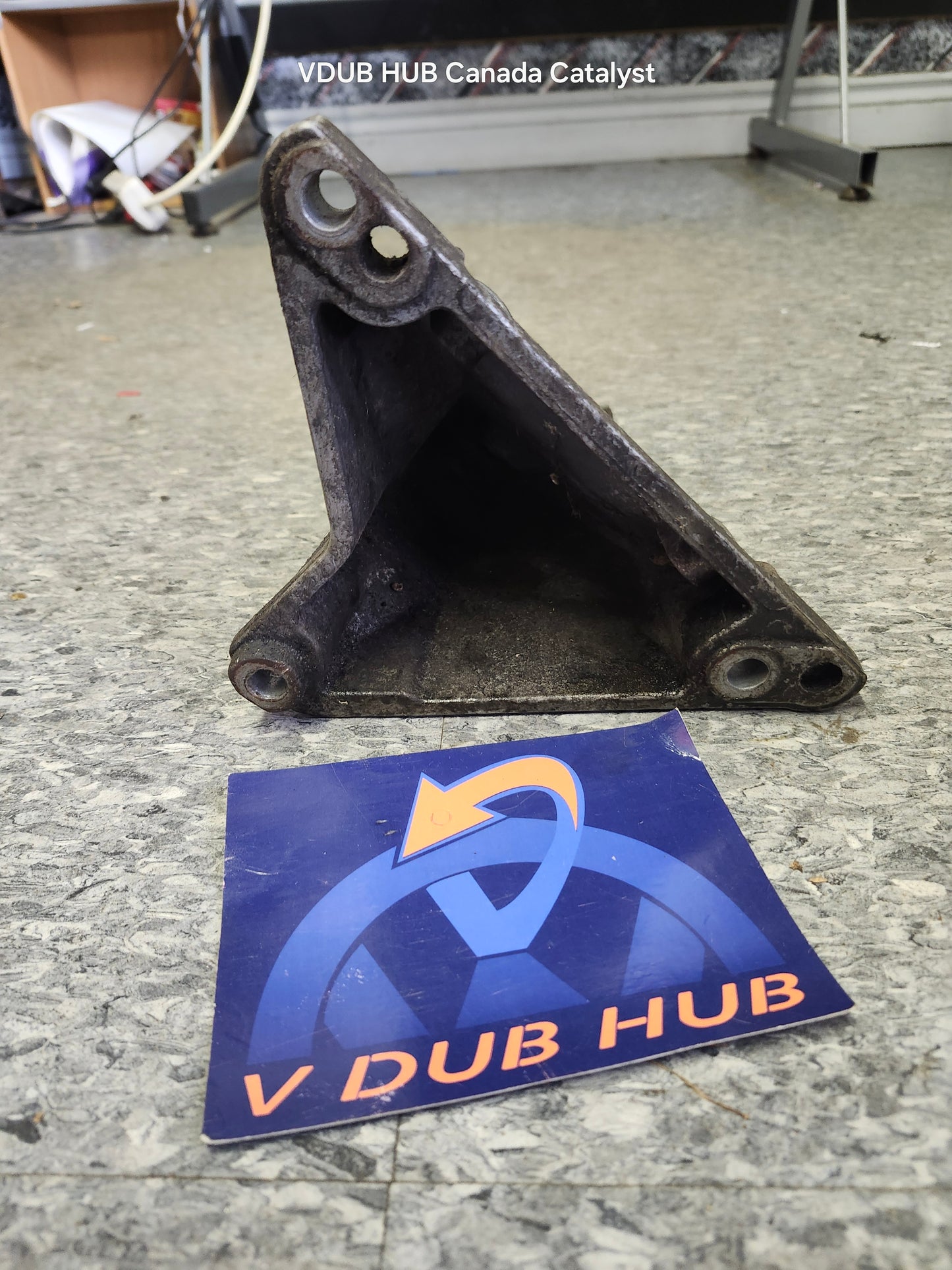 B5 ENGINE MOUNT 8D0199308L