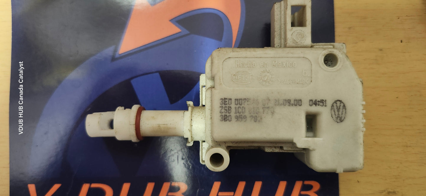 MK4 B5.5 Fuel Door Actuator 3B0959782