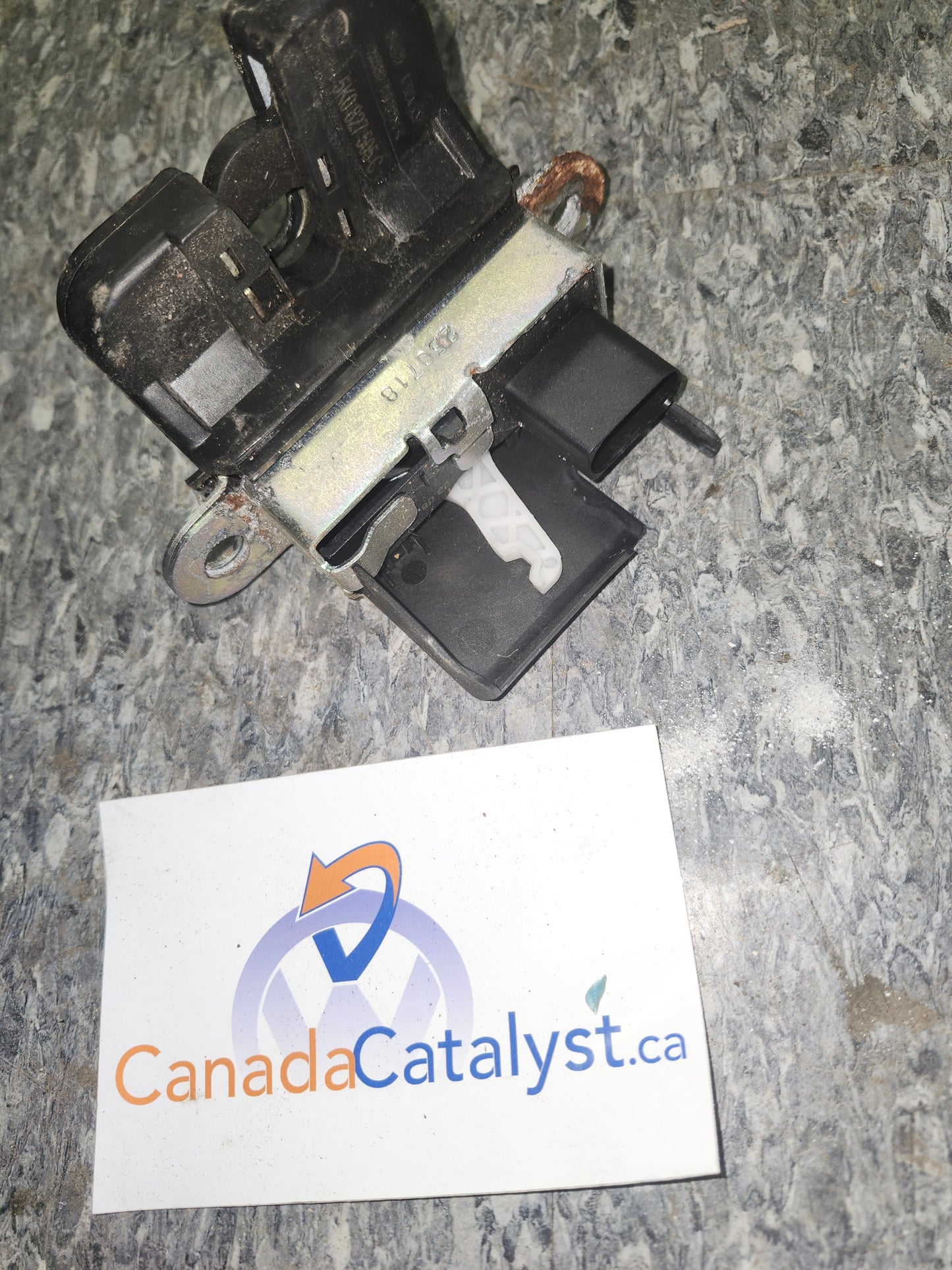 MK6 golf TRUNK LATCH 5K0827505c