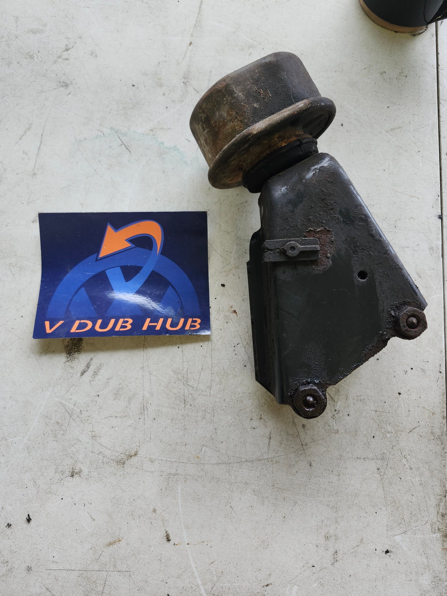 T4 transmission support mount