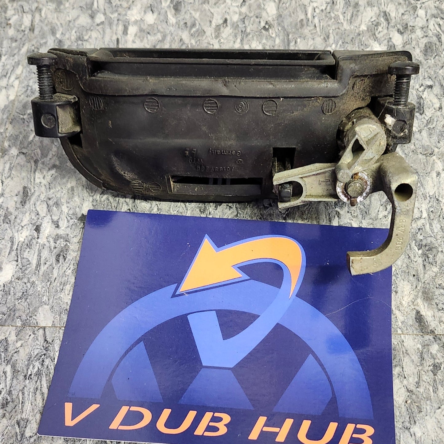 T4 Driver Front Exterior HANDLE 701837209 with key!