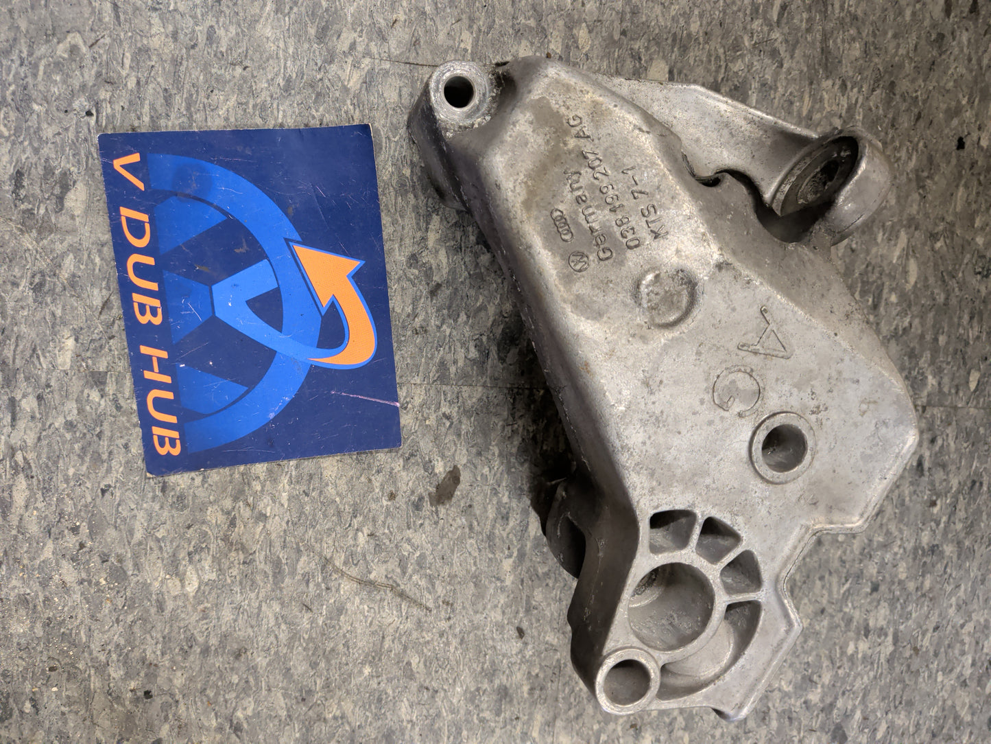 038199207AG Engine mount BEW