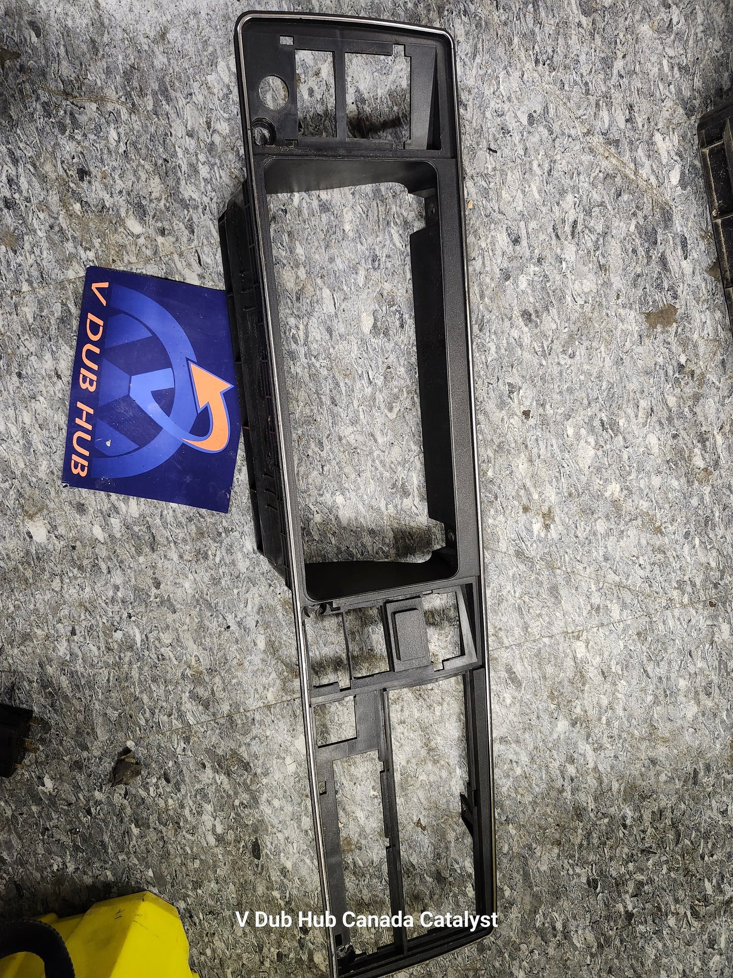 Cabriolet dash holder