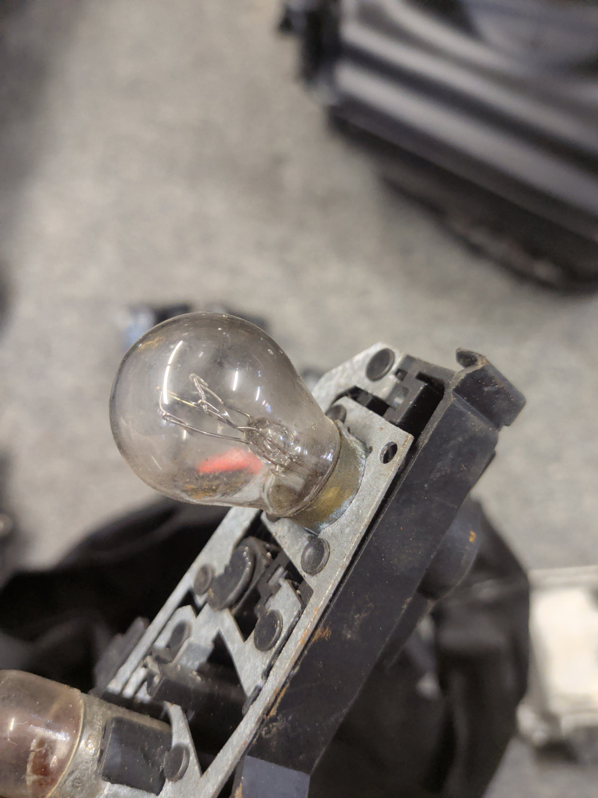 MK4 Jetta Wagon Passenger Tail Light BULB TRAY