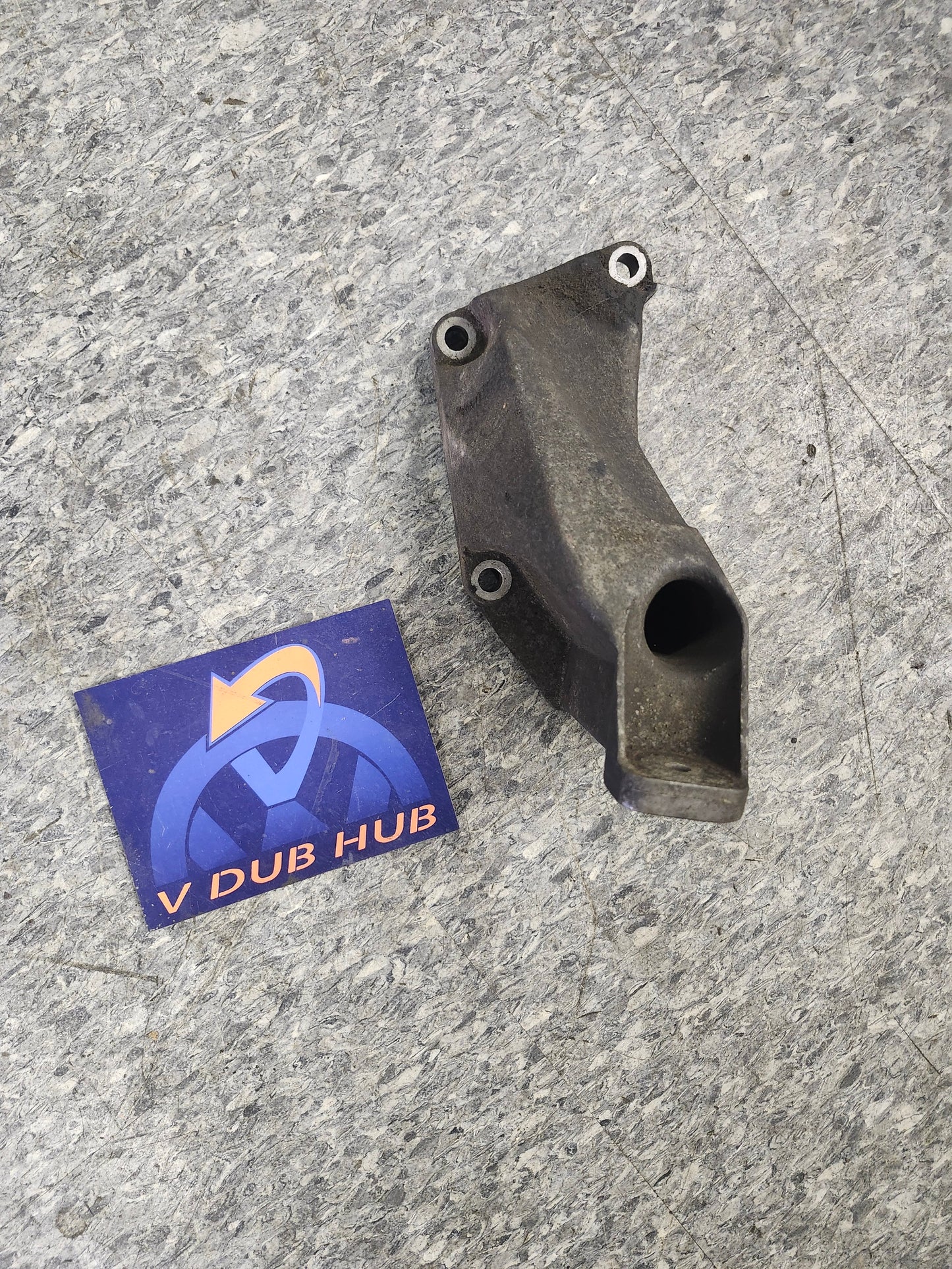 Bhw engine side mount 8dO199307p