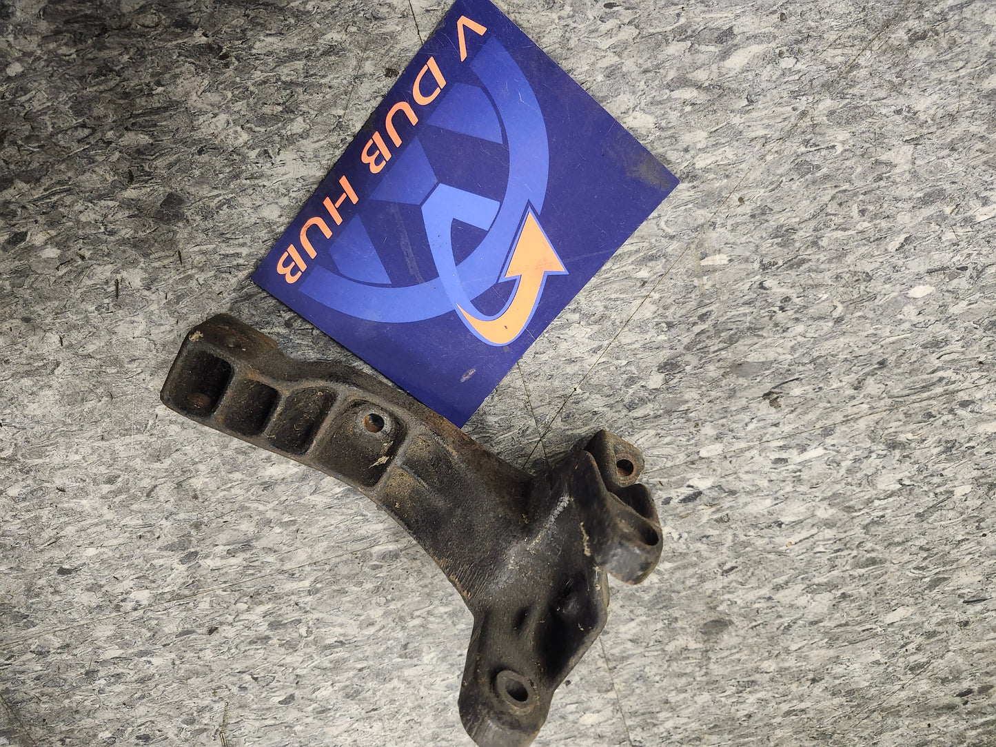 1.6 non ac alternator bracket