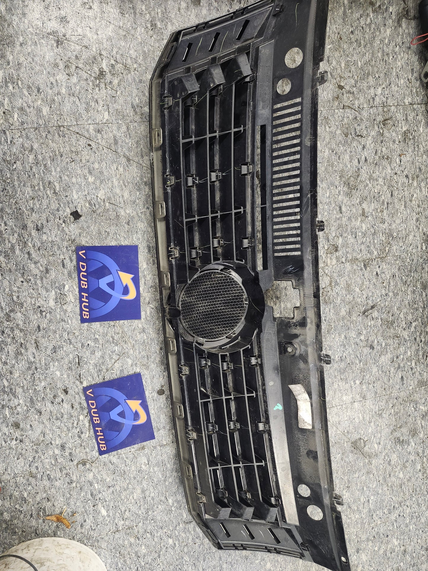 B7 upper grille