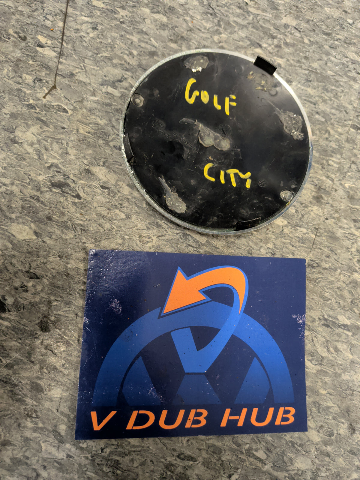 Golf CITY front emblem 1JE853601