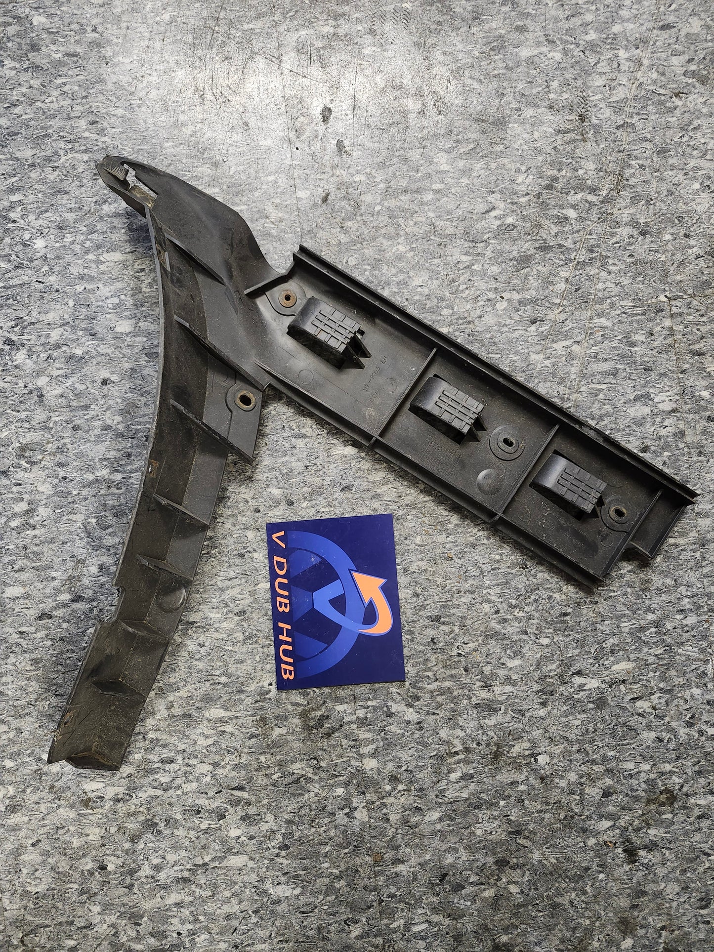 Passat Rear Driver Bumper MOUNT 3B5807393C