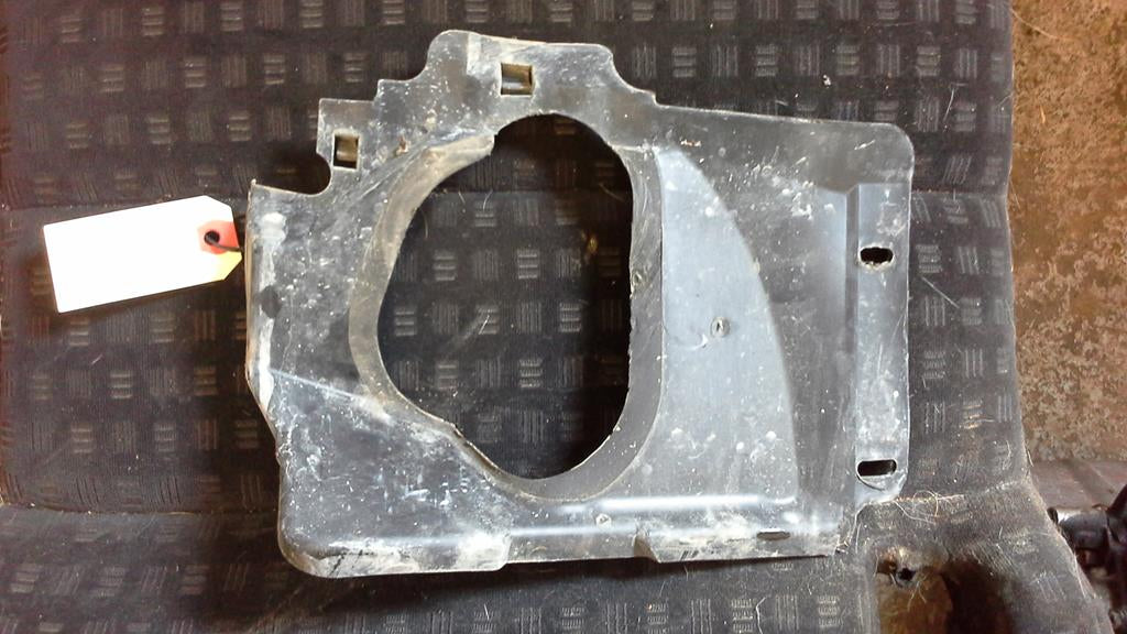 B5.5 Front Passenger Steering Rack Filler PANEL 8D1864309