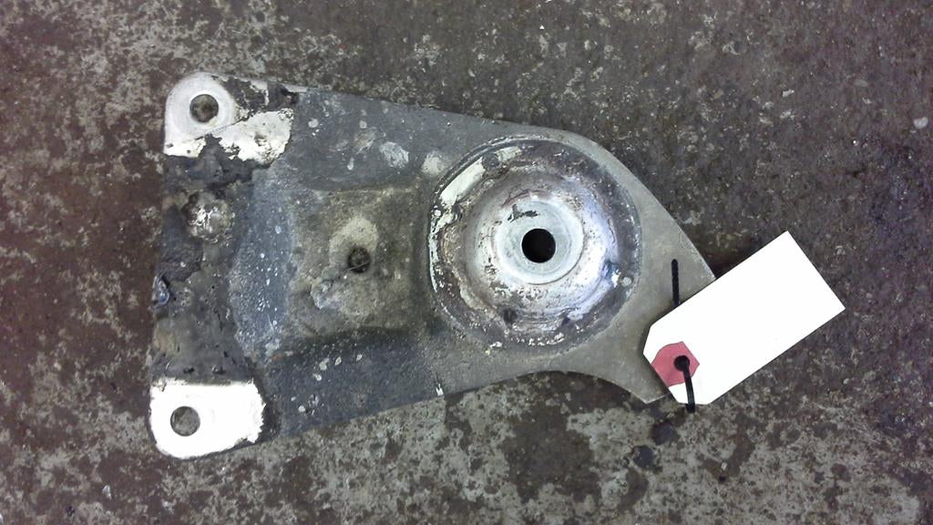 B5.5 Driver Crossmember BRACKET