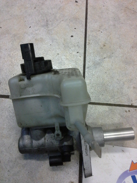 B6 Brake Fluid Reservoir TANK 3C1611301