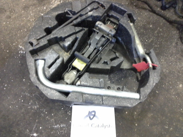 06-10 New Beetle Spare Tire Tool KIT