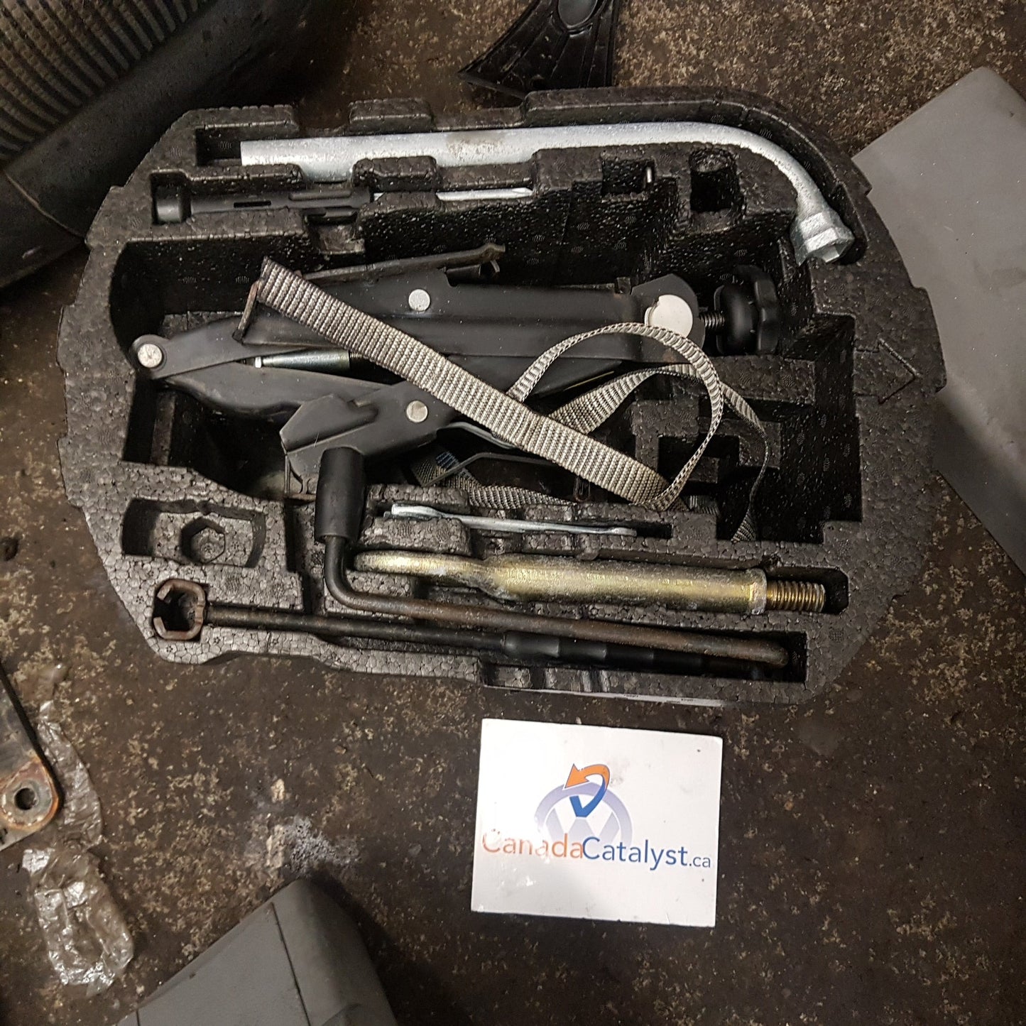 99-05 Beetle Spare Tire Tool Kit