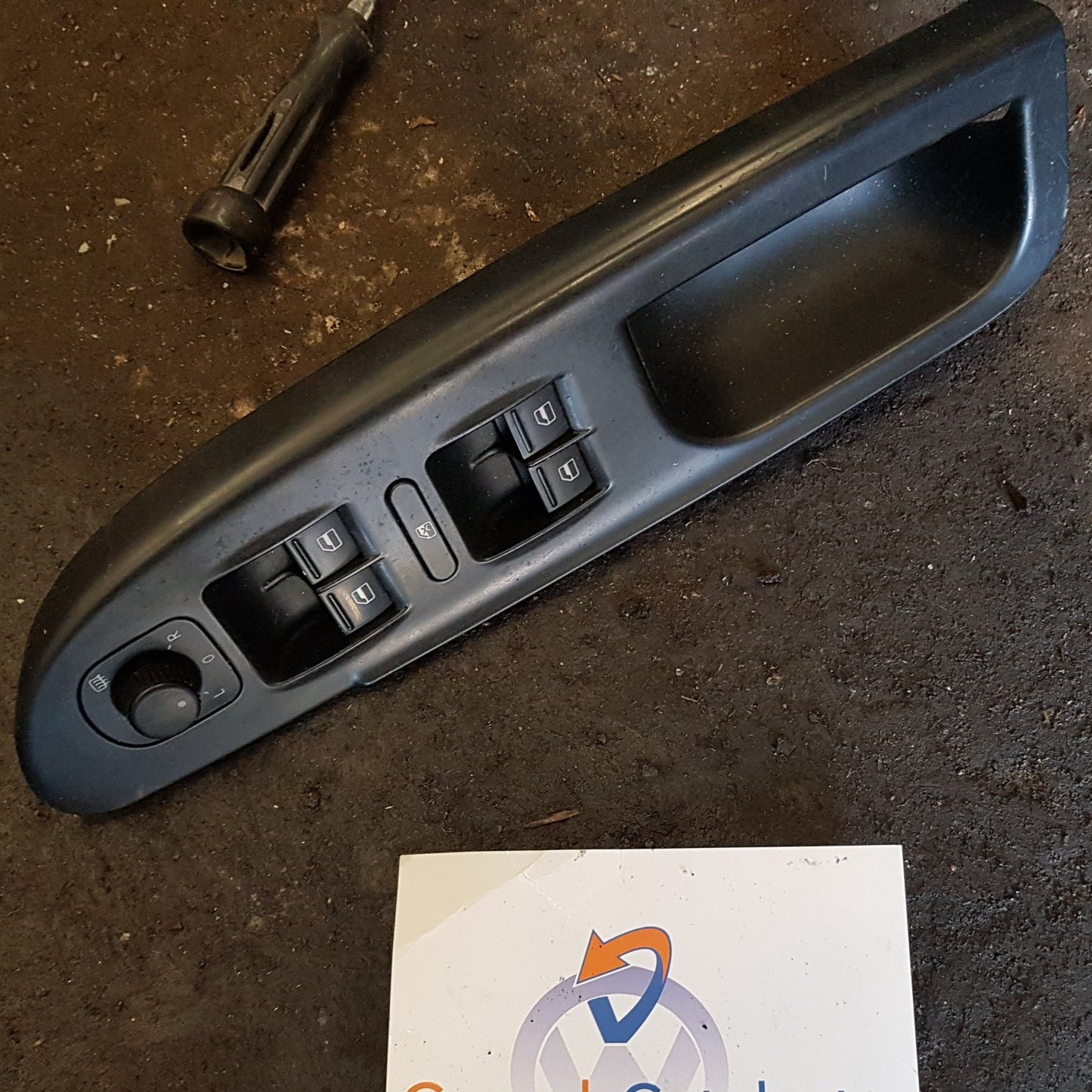B6 Driver Door Controls with PULL - Black