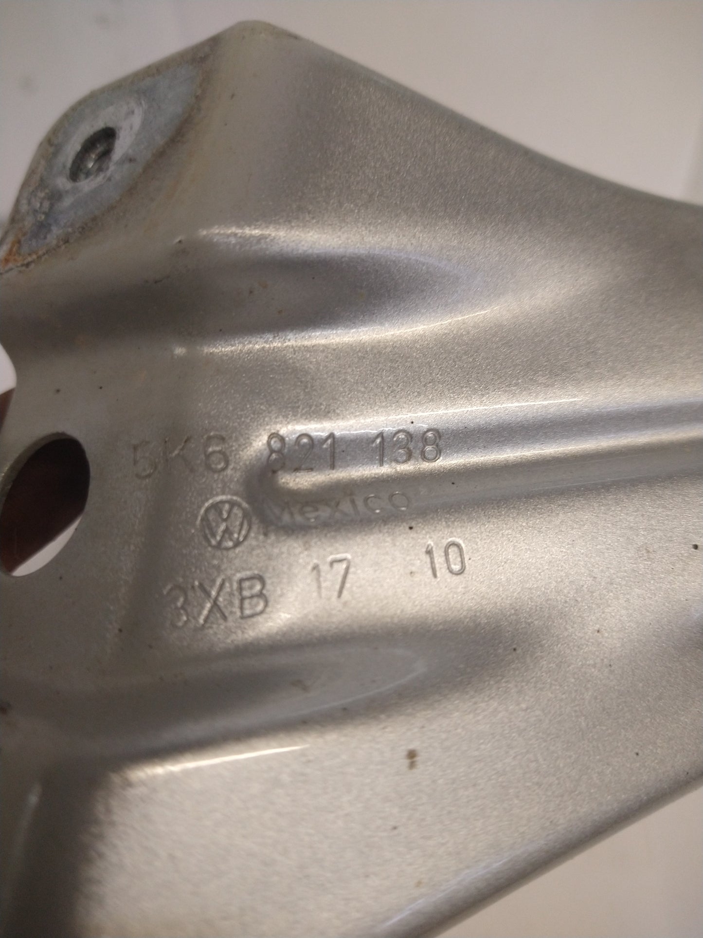 MK5 Wagon Passenger Fender Mount BRACKET 5K6821138