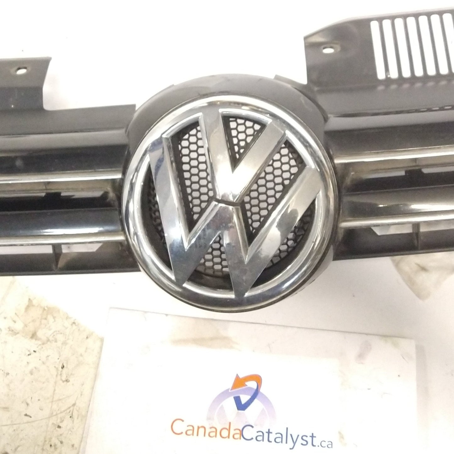 MK5 Golf Wagon Upper GRILLER W/ EMBLEM