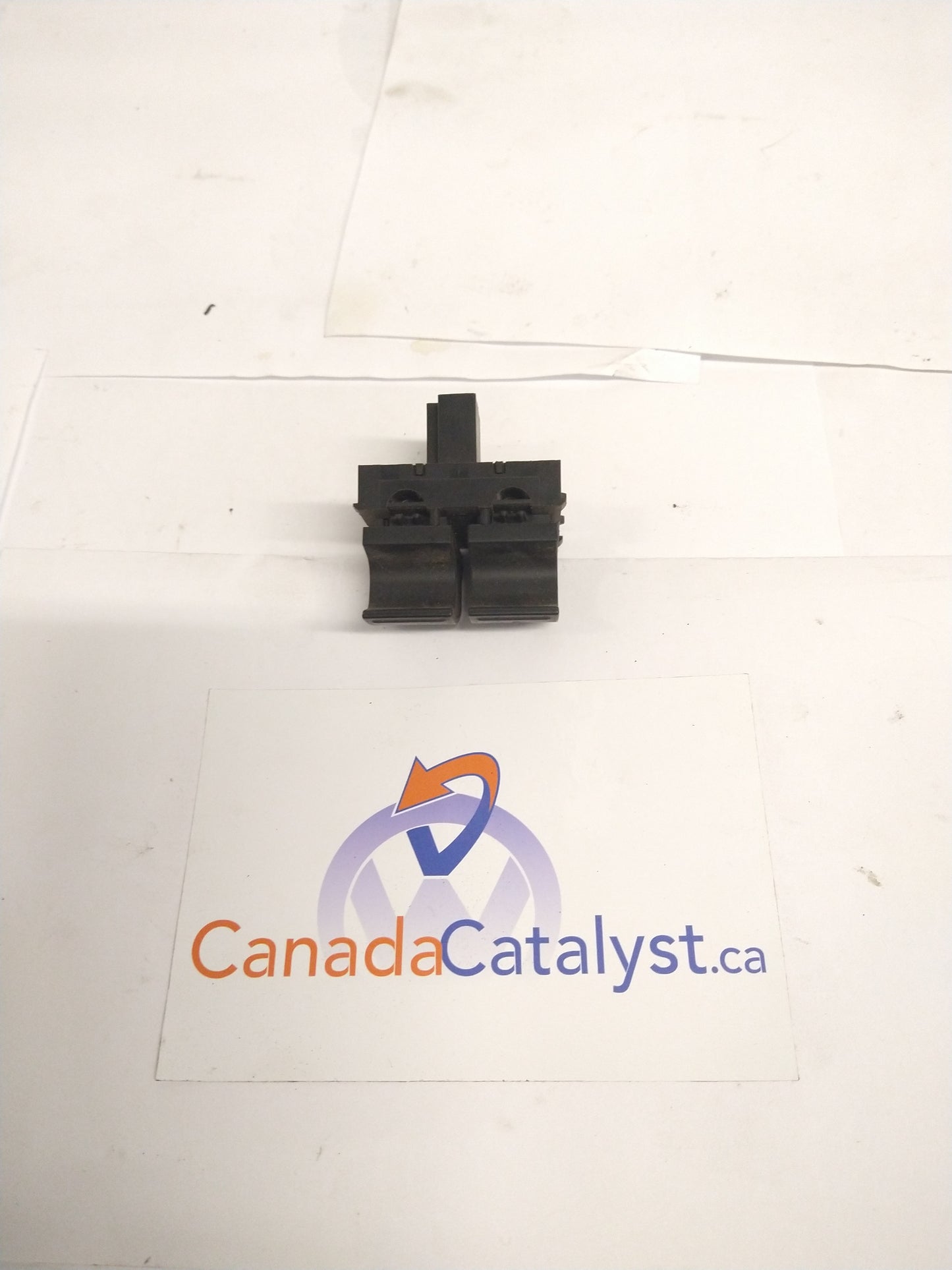 MK5 Rabbit Fuel/Teunk Release SWITCH 7L6959903