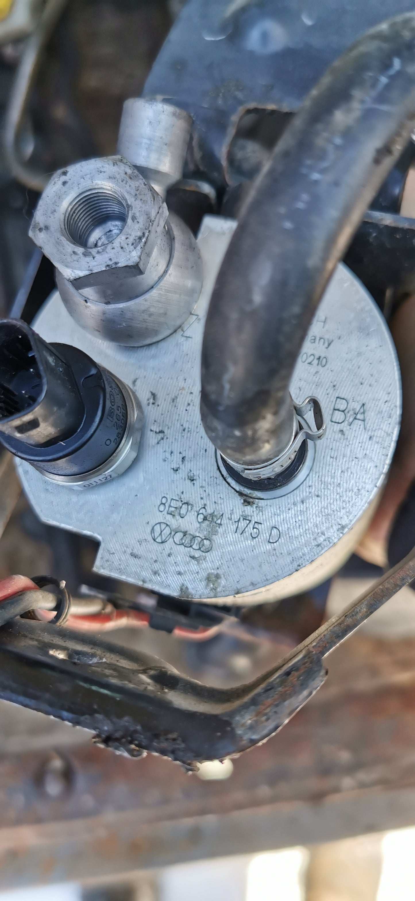 T4 ABS MODULE 8E0614175D