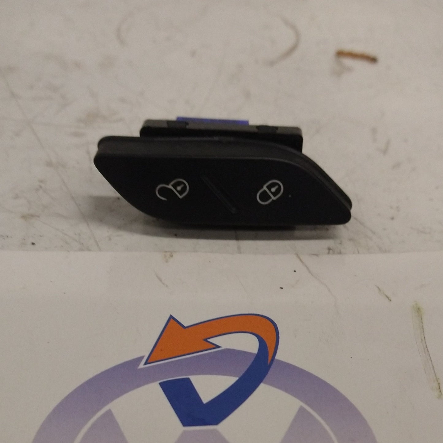 MK6 Passenger Door Lock SWITCH 5c6962126