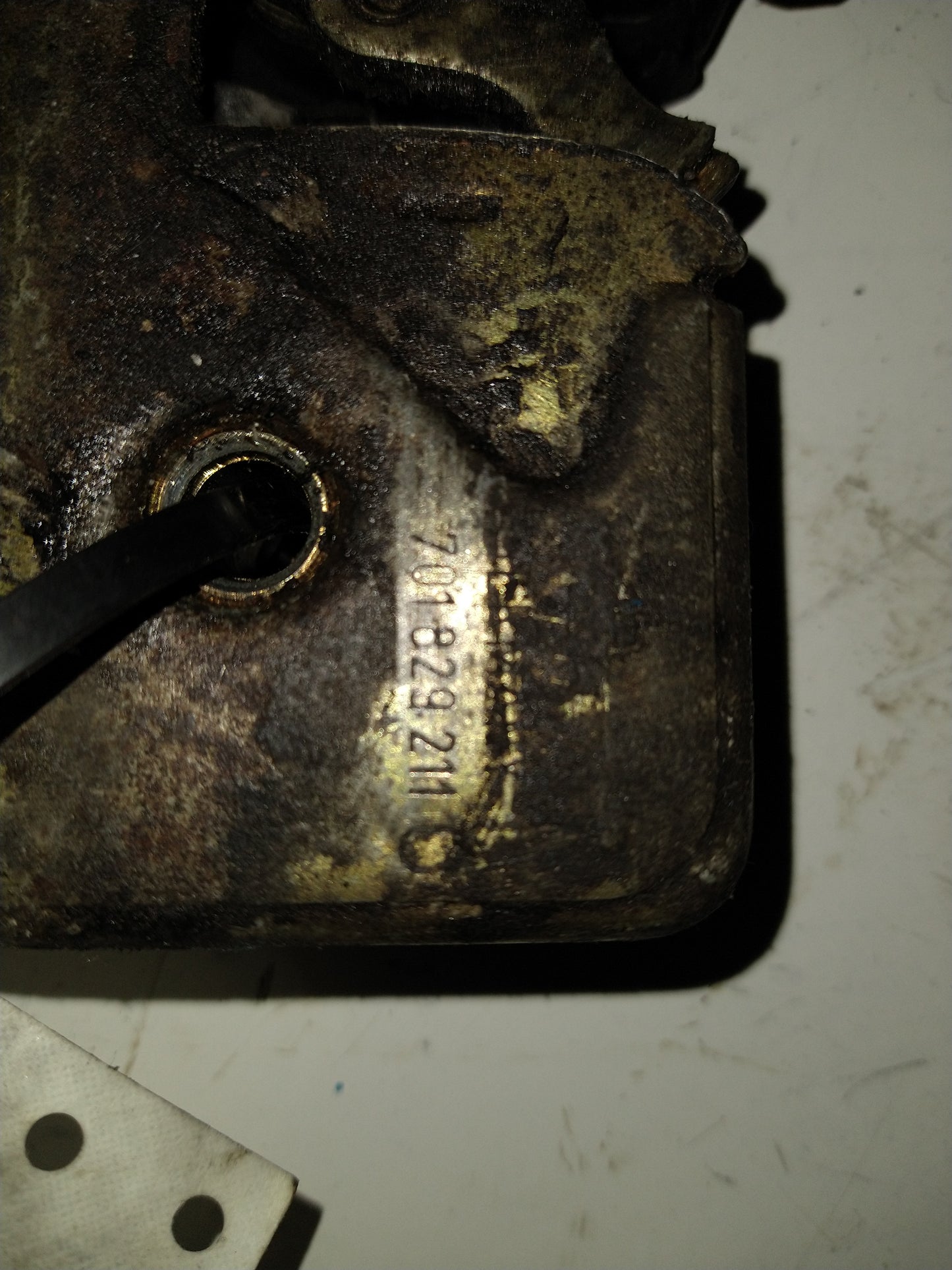 T4 Hatch Door LATCH 701829211