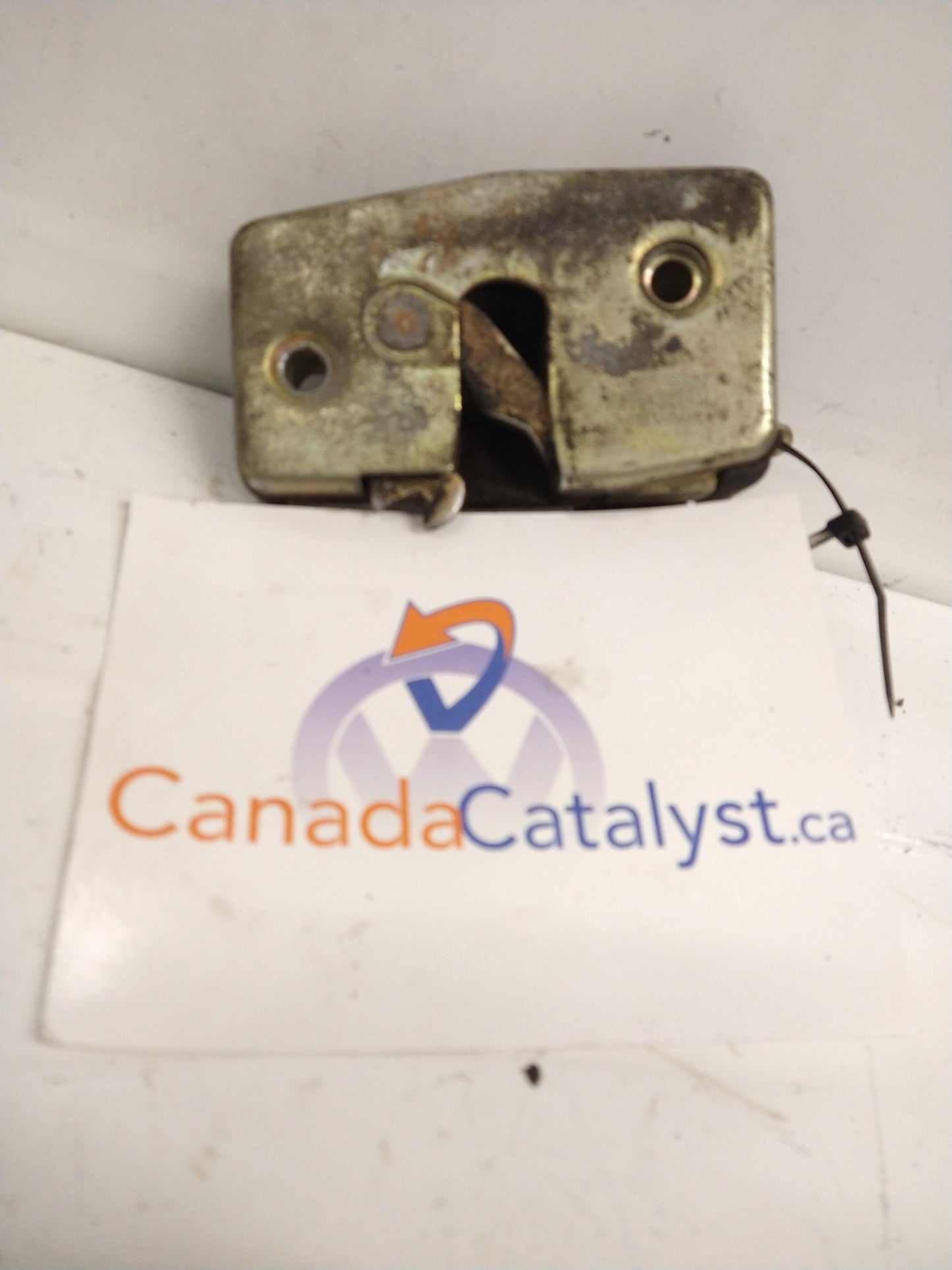 T4 Sliding Door LATCH 701843604A