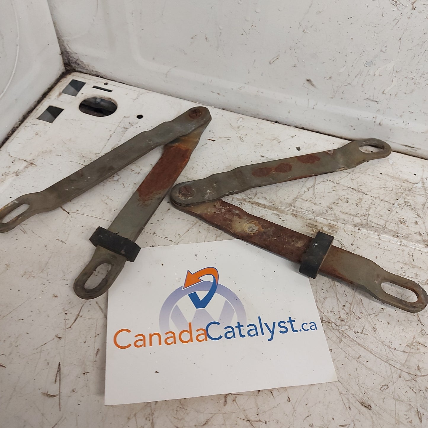 Rabbit truck gate hinges