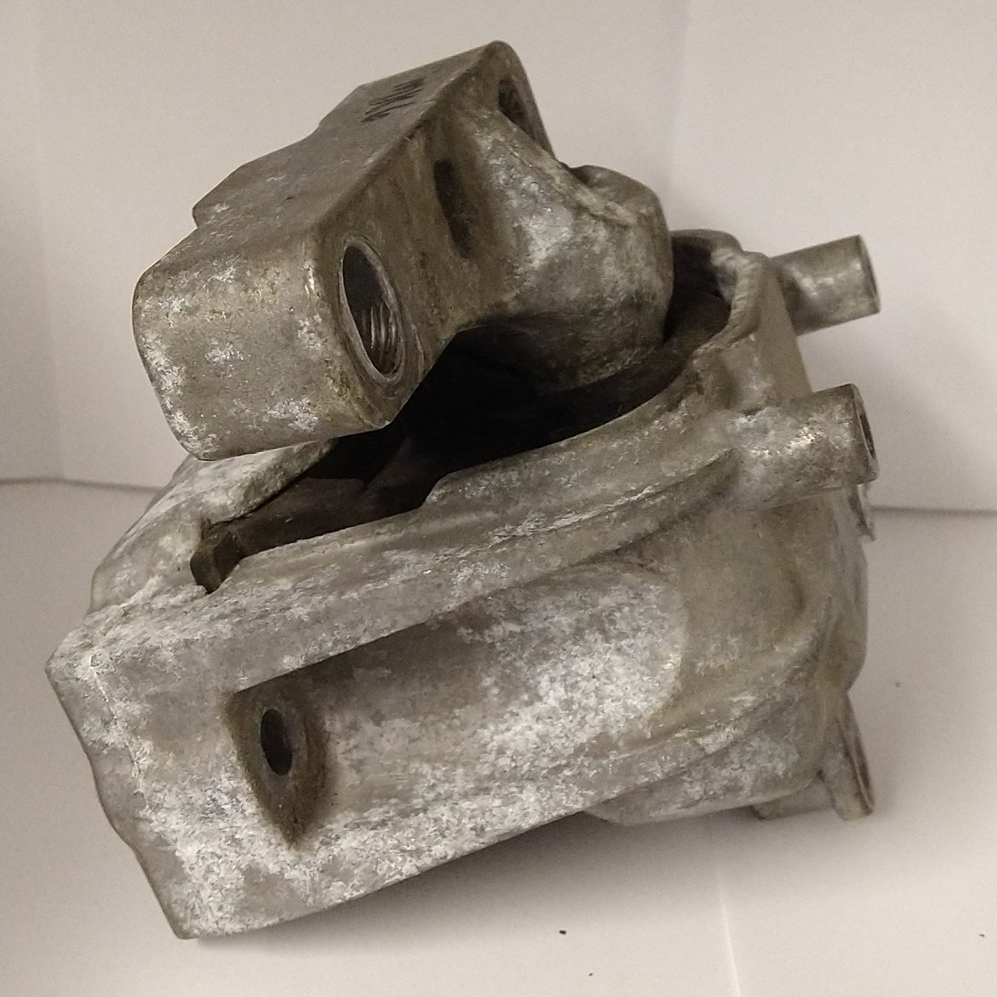 B7 MK6 Engine Mount 1K0199262CE