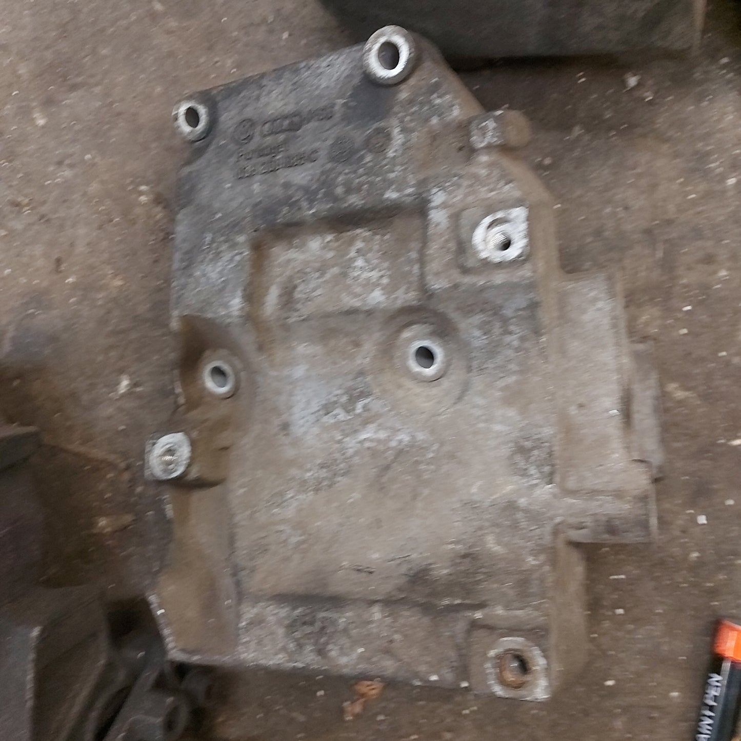 Bhw ac bracket 038260885c