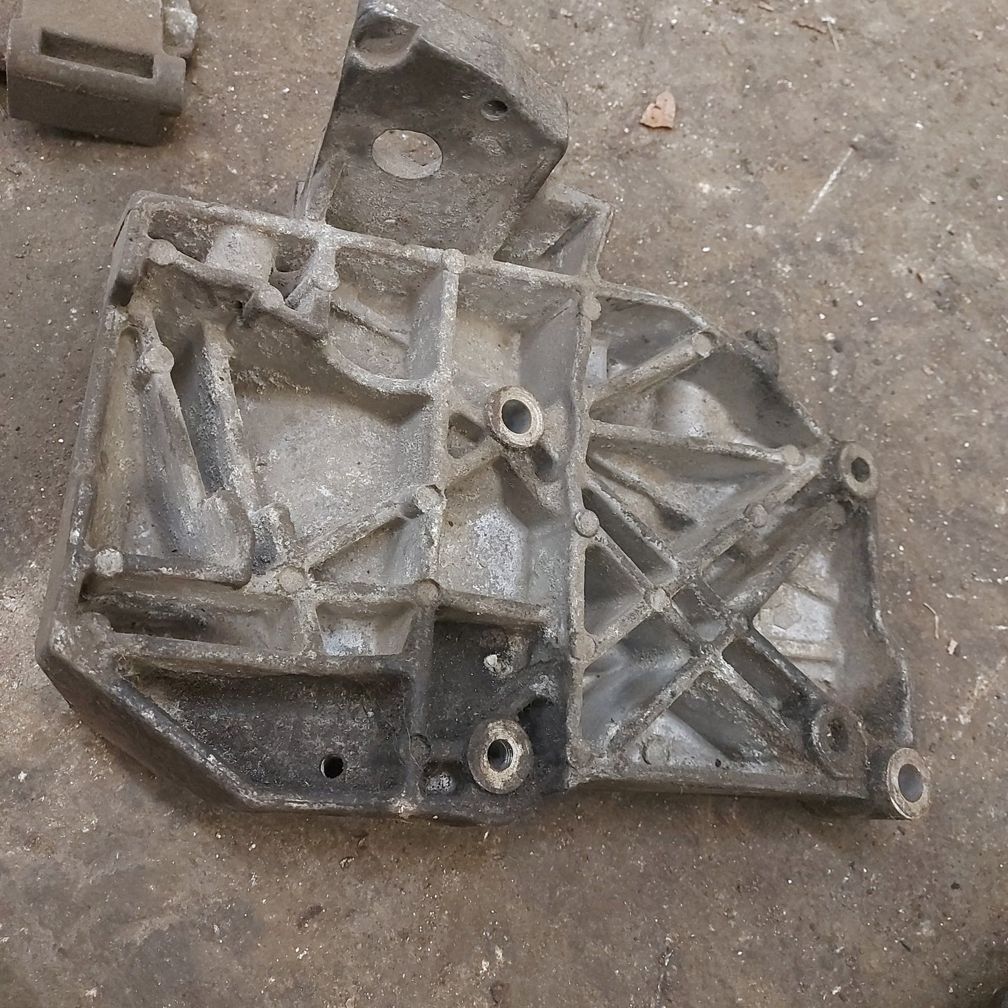 Bhw ac bracket 038260885c